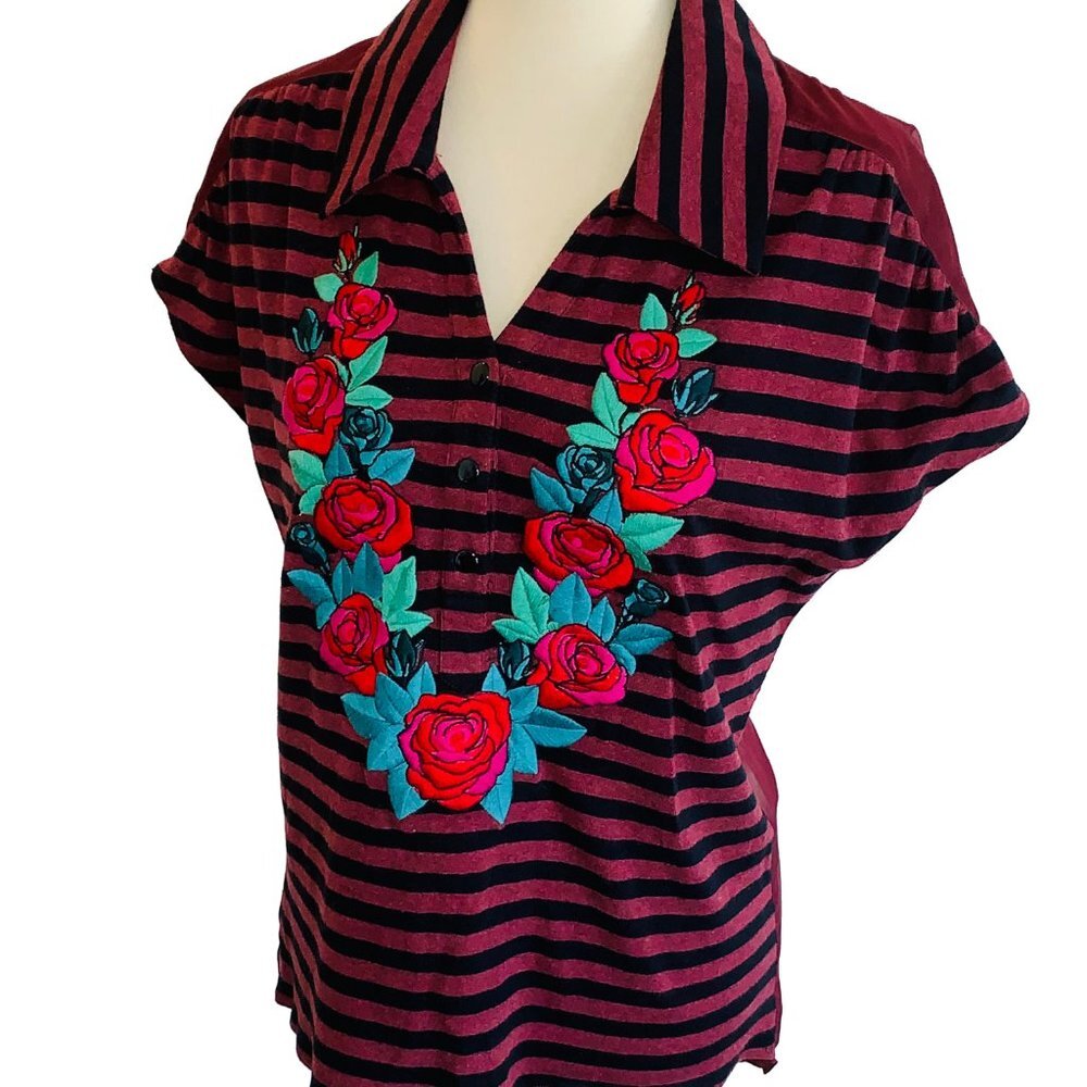 NWT - Nick & Mo Embroidered Sheer Back Top - Picture 10 of 12
